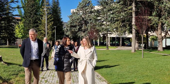 La consejera ha visitado el campus, antes de presidir la primera reunión de la comisión técnica.