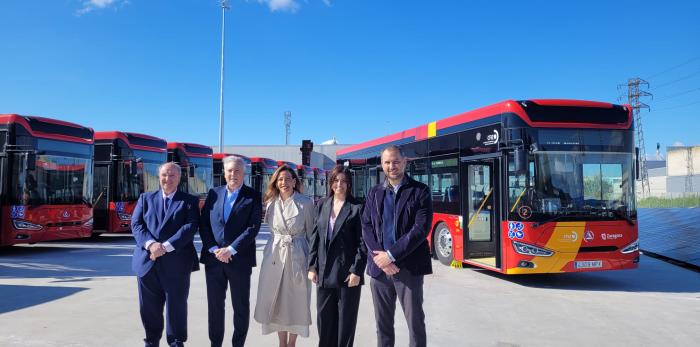 Imágenes de la presentación de la adjudicación de los dos lotes del Área Metropolitana de Zaragoza.