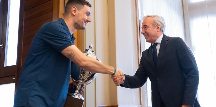 El presidente Azcón recibe al Wanapix Sala 10