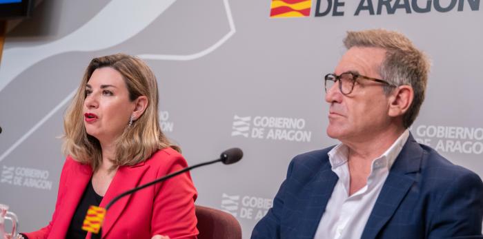 La consejera de Educación, Ciencia y Universidades, Claudia Pérez Forniés, y el director general de Planificación, Centros y FP, Luis Mallada, presentan la nueva oferta de FP para el próximo curso