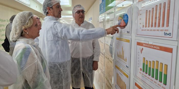 El consejero ha visitado la planta de producción de Teva Pharma en Zaragoza