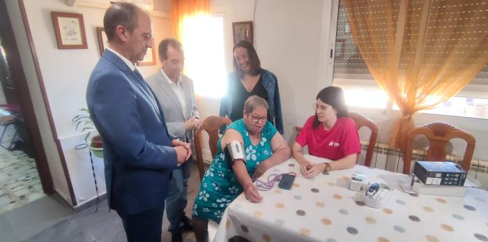 Los consejeros de Bienestar Social y Sanidad han visitado hoy Belchite.