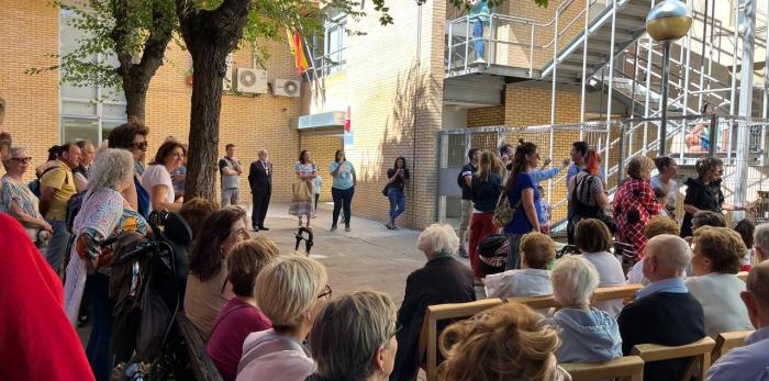 La grabación del baile de verano este 2024 se ha acompañado de la exposición de manualidades de los socios y socias y de música de acordeón en directo