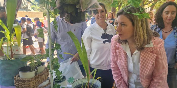 Más de 100 cooperativas creadas por más de 2.000 alumnos aragoneses se han instalado esta mañana en la Plaza de Los Sitios de Zaragoza