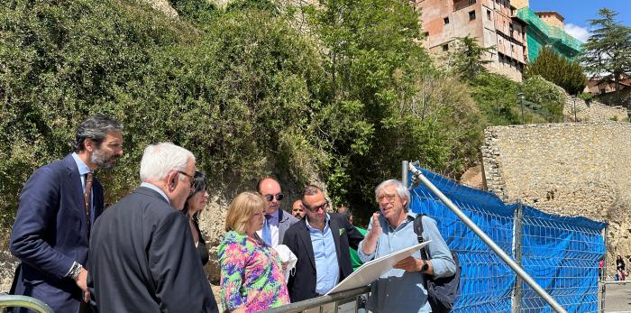 Visita a Albarracín de la consejera de Presidencia, Tomasa Hernández, y los directores generales de Cultura y Patrimonio Cultural, Pedro Olloqui y Gloria Pérez.