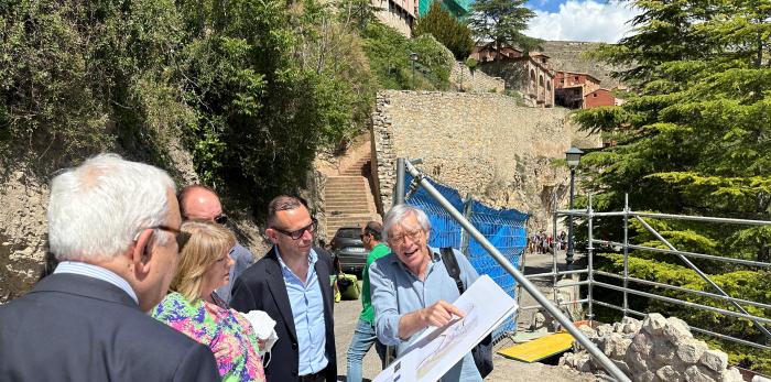 Visita a Albarracín de la consejera de Presidencia, Tomasa Hernández, y los directores generales de Cultura y Patrimonio Cultural, Pedro Olloqui y Gloria Pérez.