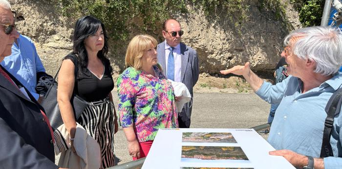 Visita a Albarracín de la consejera de Presidencia, Tomasa Hernández, y los directores generales de Cultura y Patrimonio Cultural, Pedro Olloqui y Gloria Pérez.