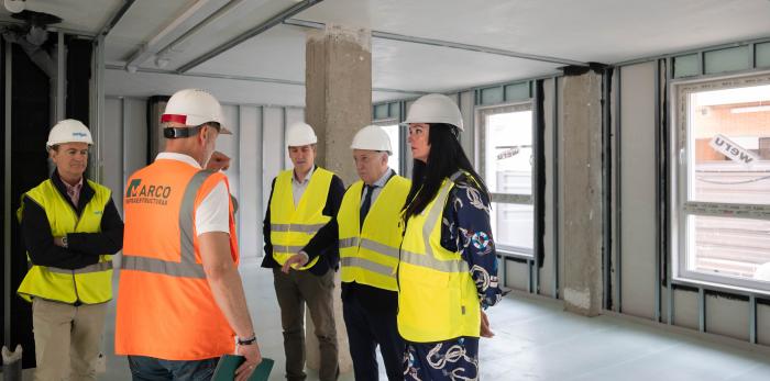 Octavio López y Lorena Orduna, visitan las obras de La Merced y la parcela del Polígono de las Harineras