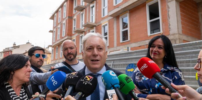 Octavio López y Lorena Orduna, visitan las obras de La Merced y la parcela del Polígono de las Harineras