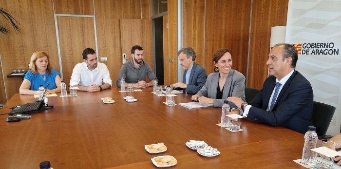 Reunión de la ministra de Sanidad y el consejero de Sanidad de Aragón en el Departamento