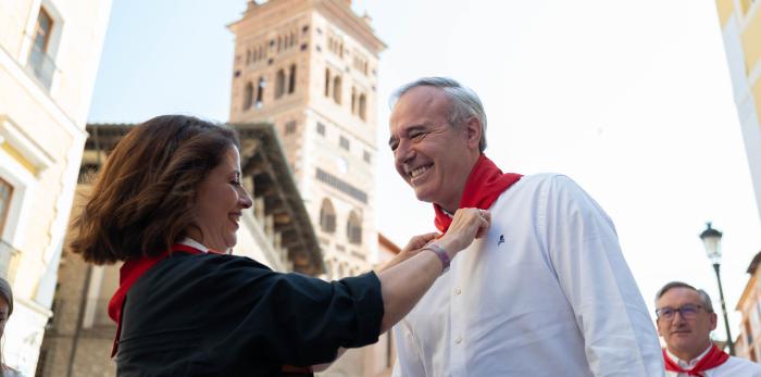 El presidente Azcón, de rojo y blanco este sábado en Teruel