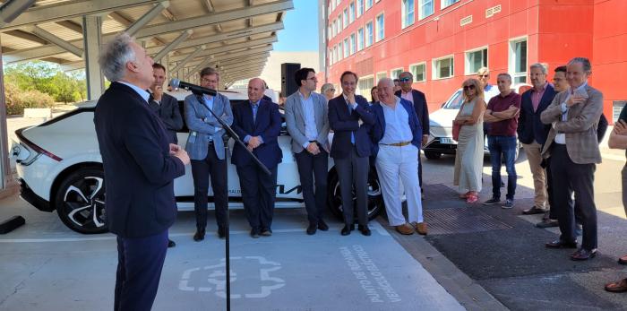 Octavio López, durante el acto de presentación de la estación de recarga de coches eléctricos.