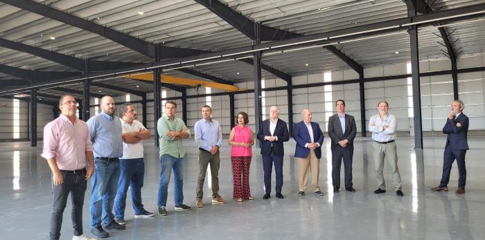 Octavio López y Emma Buj han visitado la nueva nave de 5.000 metros cuadrados.