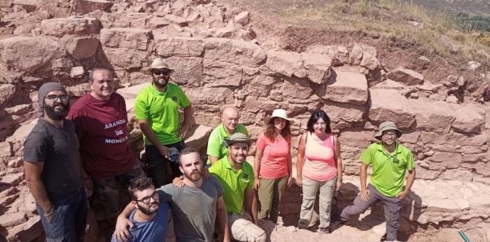 La directora general de Patrimonio Cultural, Gloria Pérez, ha visitado hoy el yacimiento de Aratis.