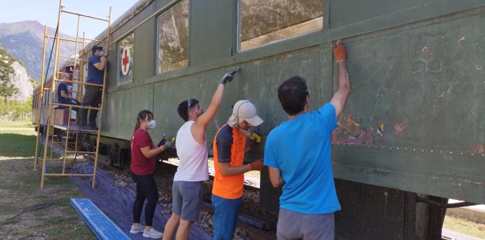 El campo de voluntariado 'El tren de los peregrinos' se desarrolla en Canfranc hasta el 11 de agosto