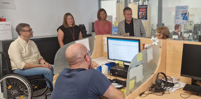 La centralita del Teléfono del Mayor es una herramienta útil para luchar contra la soledad no deseada entre las personas de más edad en Aragón