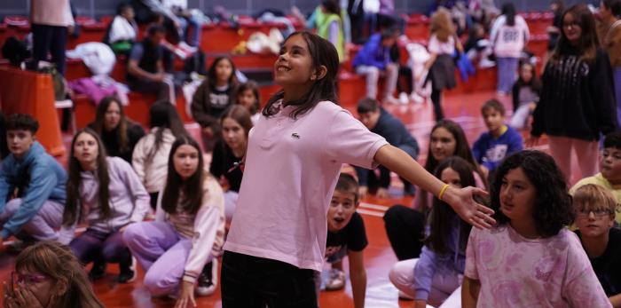 A su llegada a Teruel los 120 participantes en el IV Encuentro el viernes empezaron a preparar su coreografía de cierre