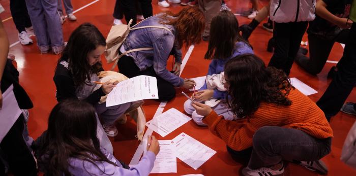 A su llegada a Teruel los 120 participantes en el IV Encuentro el viernes empezaron a preparar su coreografía de cierre