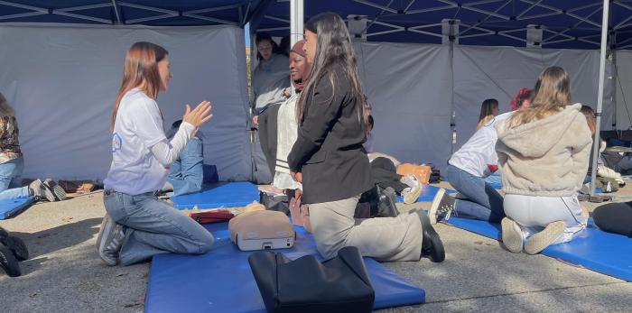 En el Día Mundial de la cardiaca un centenar de sanitarios ha enseñado como hacer una RCP