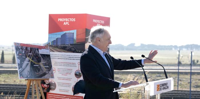 El consejero de Fomento, Vivienda, Logística y Cohesión Territorial del Gobierno aragonés, Octavio López, presenta el proyecto del nuevo acceso a la Plataforma Logística de Zaragoza (PLAZA) por su parte norte.