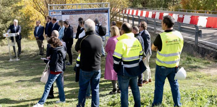 ALBARRACÍN-Octavio López visita las obras del Itinerario 9 del Plan Extraordinario de Carreteras en el puente de la A-1703 junto a la intersección con la A-1512