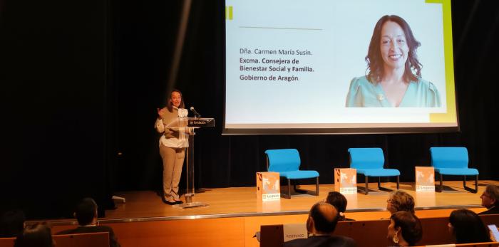 El acto se ha acompañado de una exposición fotográfica, Historias de una vida, protagonizada por una veintena de residentes en centros de mayores asociados de ARADE