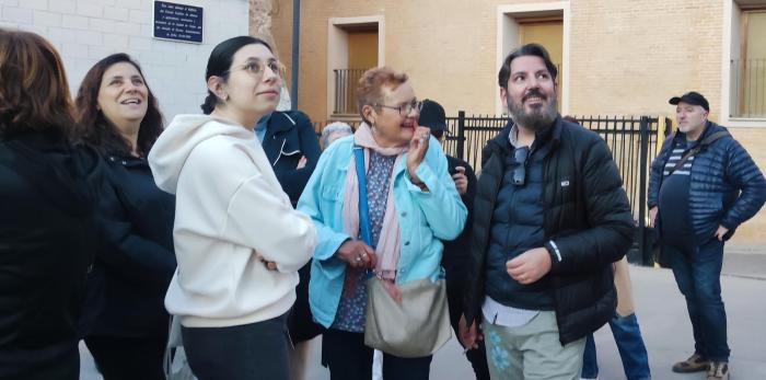 Los retratos de los vecinos están expuestos por todas la localidad