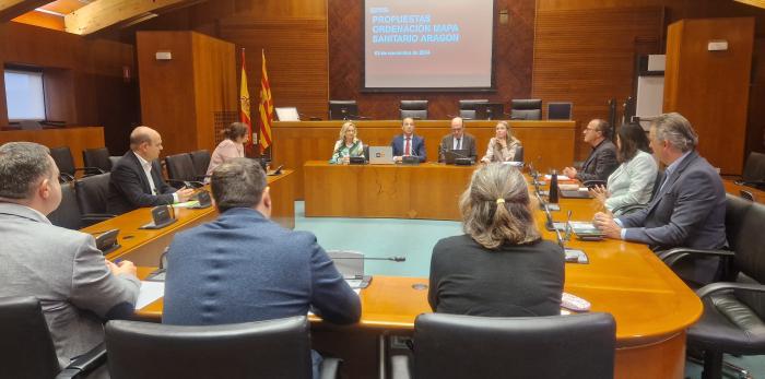 El consejero de Sanidad, el director general de Asistencia Sanitaria, la gerente del Salud y la gerente de Atención Primaria se reúnen con los grupos parlamentarios de las Cortes de Aragón para hablar del mapa sanitario