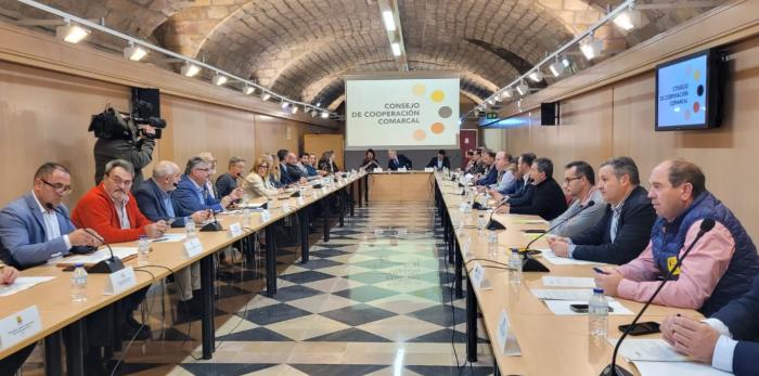 El consejero ha reunido a los 33 presidentes de las comarcas aragonesas.