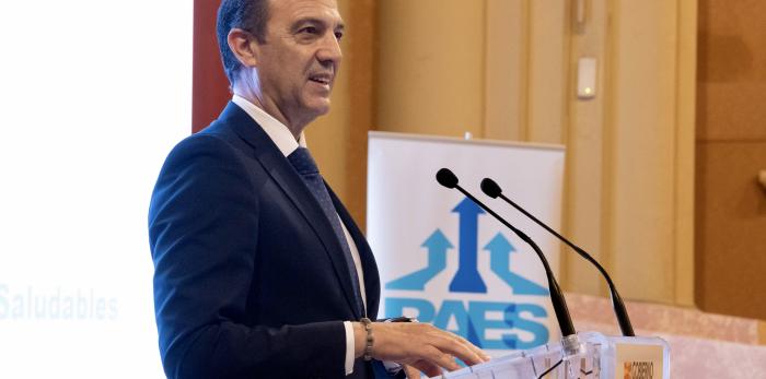José Luis Bancalero y Mar Vaquero, en la entrega de los reconocimientos en el V Encuentro de la Red Aragonesa de Empresas Saludable, RAES