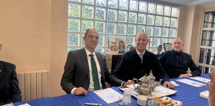 El consejero ha mantenido un encuentro con la asociación apoyar y orientar a los pacientes renales de Aragón y a sus familiares.