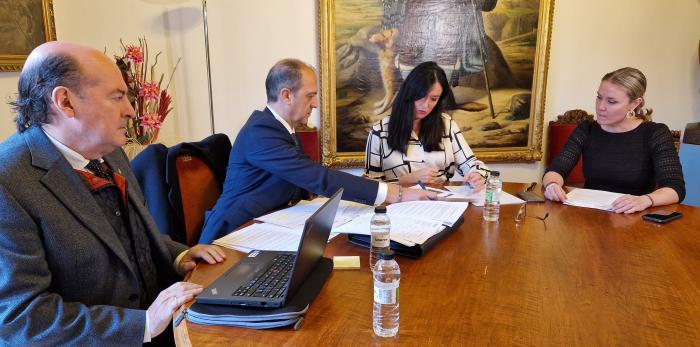 En la reunión con la alcaldesa también estuvo Pilar Borraz, gerente de Atención Primaria de Aragón