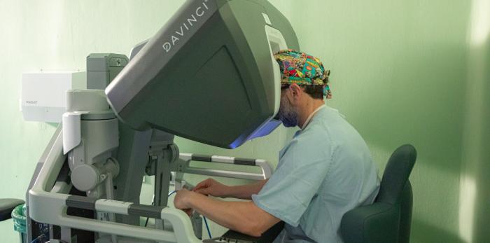 Imágenes de la primera intervención de cirugía robótica realizada en el Hospital Clínico Lozano lesa de Zaragoza