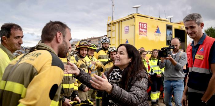 repliegue del Puesto de Mando Avanzado en Catarroja, de la limpieza de calles una vez despejadas y de Lorena Silvent, alcaldesa de Catarroja, despidiendo al contingente aragonés