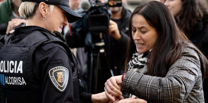 repliegue del Puesto de Mando Avanzado en Catarroja, de la limpieza de calles una vez despejadas y de Lorena Silvent, alcaldesa de Catarroja, despidiendo al contingente aragonés