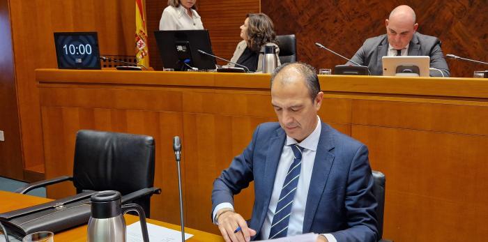 El consejero de Sanidad, José Luis Bancalero Flores, ha comparecido hoy en las Cortes de Aragón