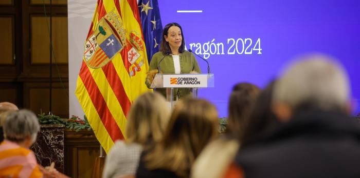 La consejera de Bienestar Social y Familia y el director general de Mayores han hecho entrega de los premios