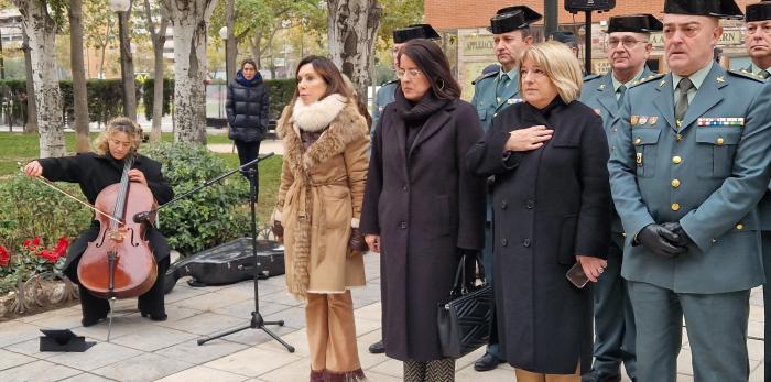 Acto de homenaje en recuerdo a las víctimas de la Casa Cuartel de la Guardia Civil de Zaragoza.