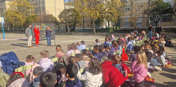 La consejera ha participado en la celebración del 50 aniversario del centro, junto a la ministra de Educación.