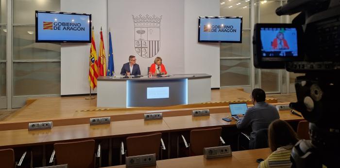 La consejera de Educación y el director general de Planificación y Centros han informado sobre Caneto en rueda de prensa.