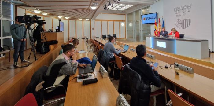 La consejera de Educación y el director general de Planificación y Centros han informado sobre Caneto en rueda de prensa.