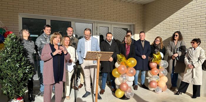 La consejera de Educación ha visitado hoy la nueva escuela infantil 'Con ojos de niño' de Cadrete.