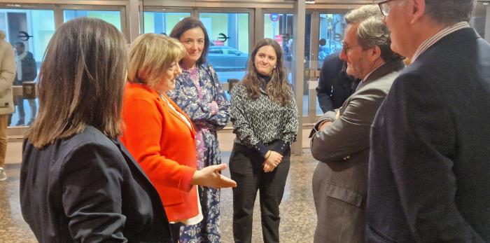 Tomasa Hernández inaugura la asamblea del programa "Modelo de Parlamento Europeo".