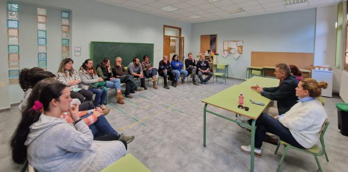 La reunión con las familias ha tenido lugar en la escuela de Plan.