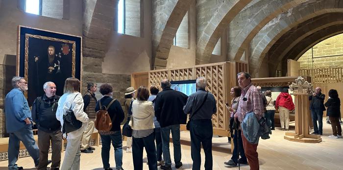 Visitantes en el Monasterio de Sijena.