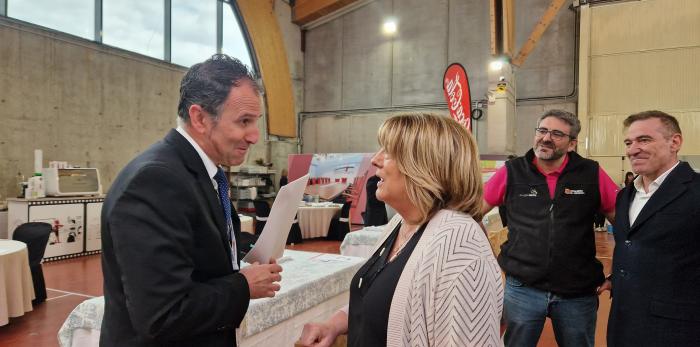La consejera ha asistido hoy a las pruebas de las distintas modalidades que compiten en las Aragón Skills y ha conversado con alumnos y docentes.