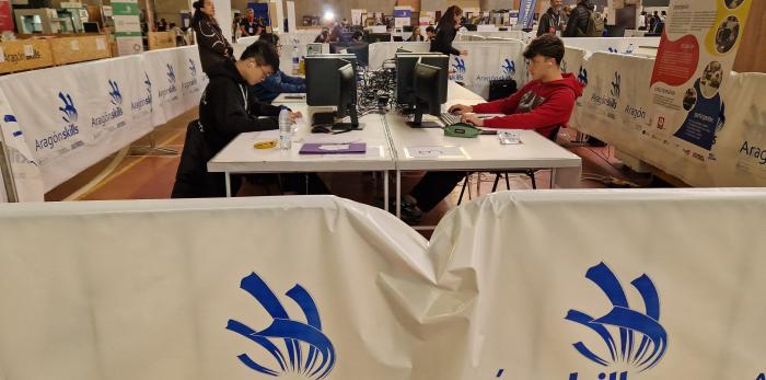 La consejera ha asistido hoy a las pruebas de las distintas modalidades que compiten en las Aragón Skills y ha conversado con alumnos y docentes.