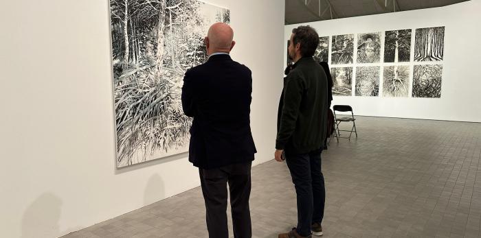 Presentación de la exposición 'Echar raíces' de Sylvia Pennings, en el IAACC Pablo Serrano.