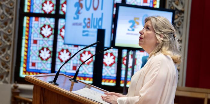 El consejero de Sanidad, José Luis Bancalero Flores, y la gerente del 061 Aragón, Marta Sampériz, asisten al acto institucional del 25º aniversario de la creación del servicio de Urgencias y Emergencias sanitarias 061.