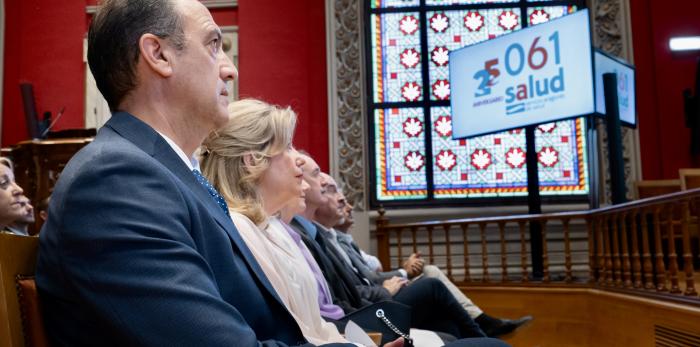 El consejero de Sanidad, José Luis Bancalero Flores, y la gerente del 061 Aragón, Marta Sampériz, asisten al acto institucional del 25º aniversario de la creación del servicio de Urgencias y Emergencias sanitarias 061.